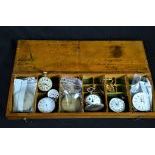  Ancienne boîte de fournitures horlogères en bois signée P.L. DUCOMMUN contenant diverses montres...