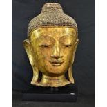 Tête de Bouddha Mandalay. Papier mâché doré. 18 19ème s. Hauteur  60cm.