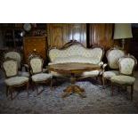  Salon Louis-Philippe, 8 pièces, comprenant   1 canapé, 4 chaises, 2 fauteuils, noyer sculpté,...