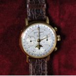 18 ct gold chronograph RECORD Genève. Triple display with Moon phase. In very good condition.