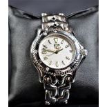  Wristwatch TAG HEUER, completely made of white gold. Quartz movement. Diamonds  on the lunette. Ø...