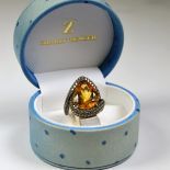 Imposante bague en or blanc signé asp avec Topaze et diamants poids brut  15,2 g