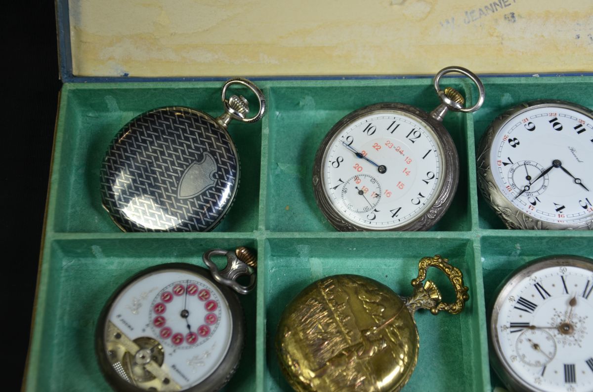 Box with 10 pocket watches in good condition. One Savonette, one Rcord, one Hebdomas with 8 day...