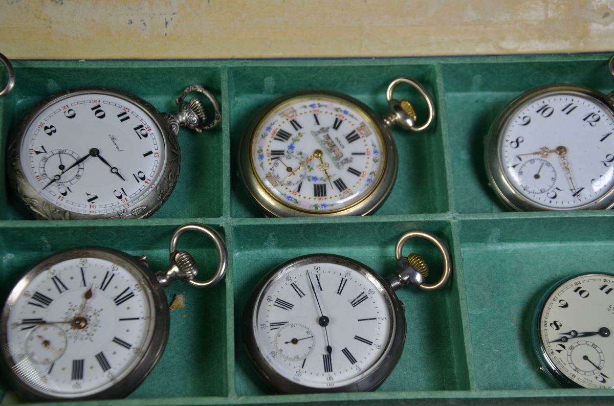  Box with 10 pocket watches in good condition. One Savonette, one Rcord, one Hebdomas with 8 day...