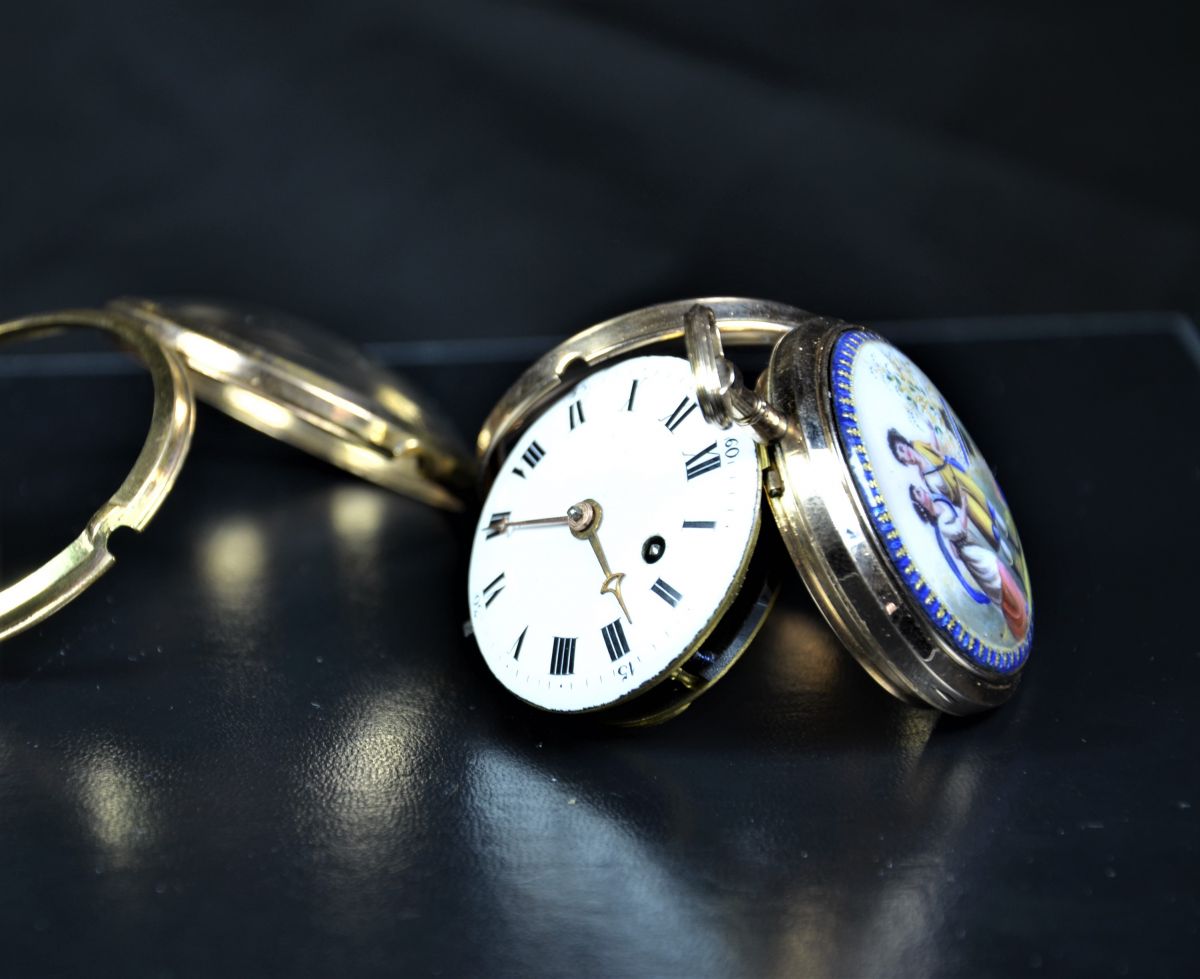  18ct gold pocket watch and Enameled double case. Signed by Johan Einberger, Laufen. Very good...