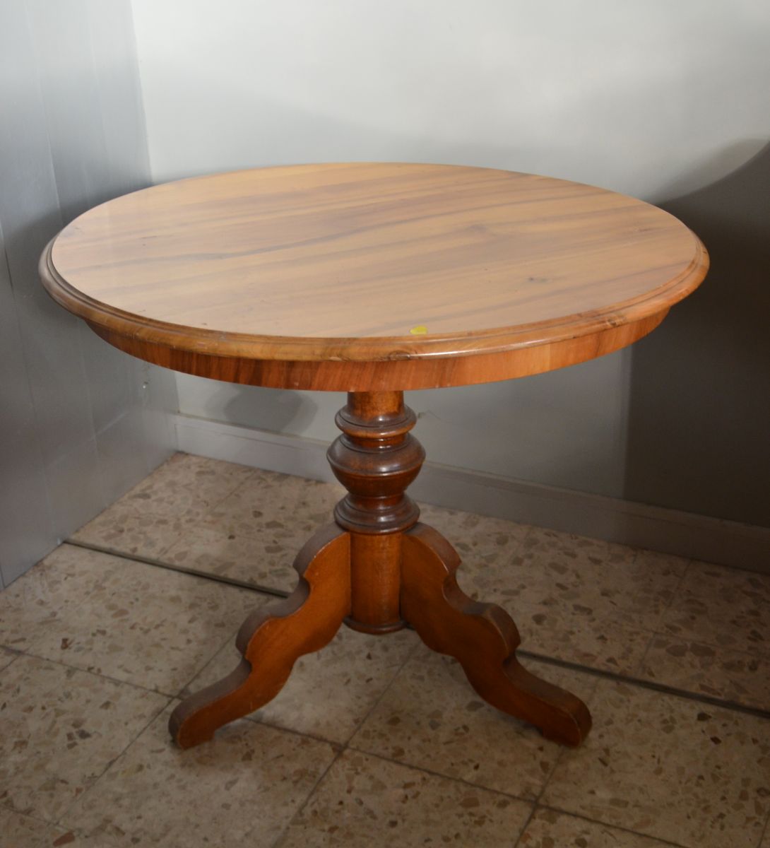 Walnut wood round table diameter 100cm
