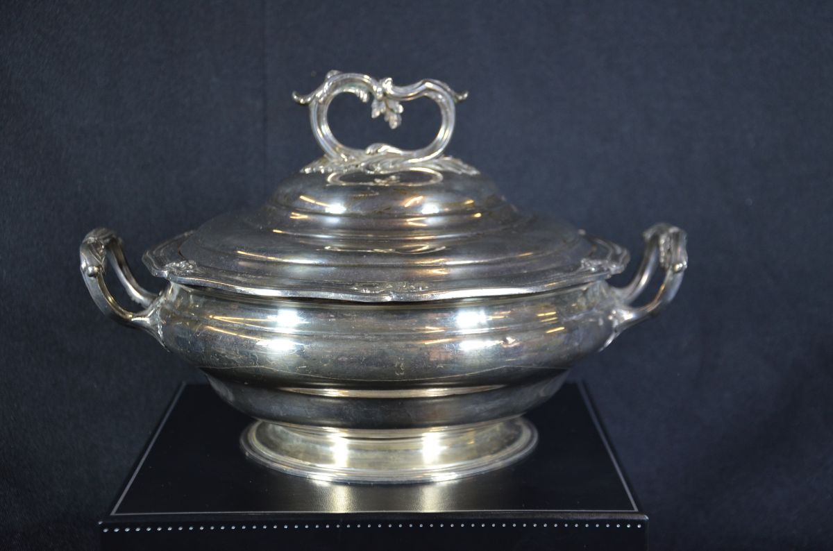 Magnificent vegetable bowl with silver lid. France 1034gr