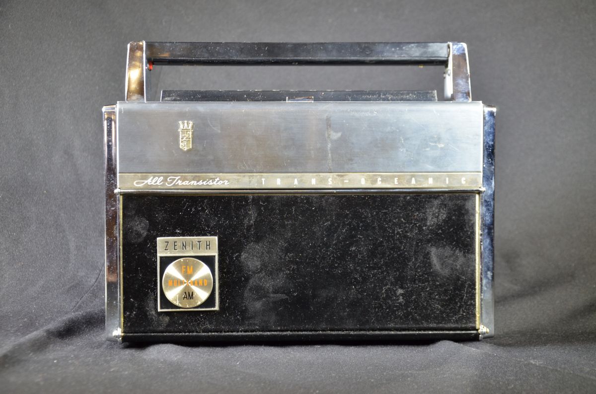 Radio transistor Zenith, AM, FM-Multiband, Transoceanic.