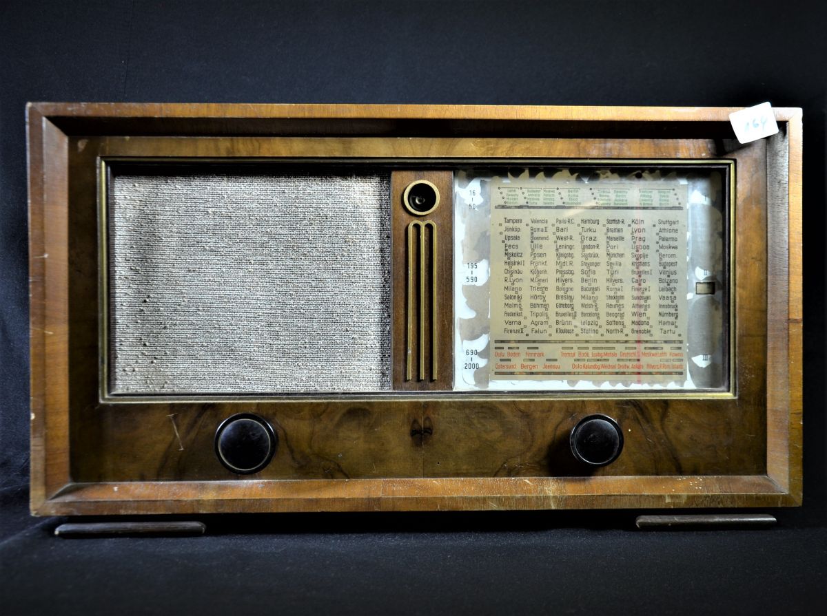 Radio J. Thevoz, Lucens. Hauteur  30cm.