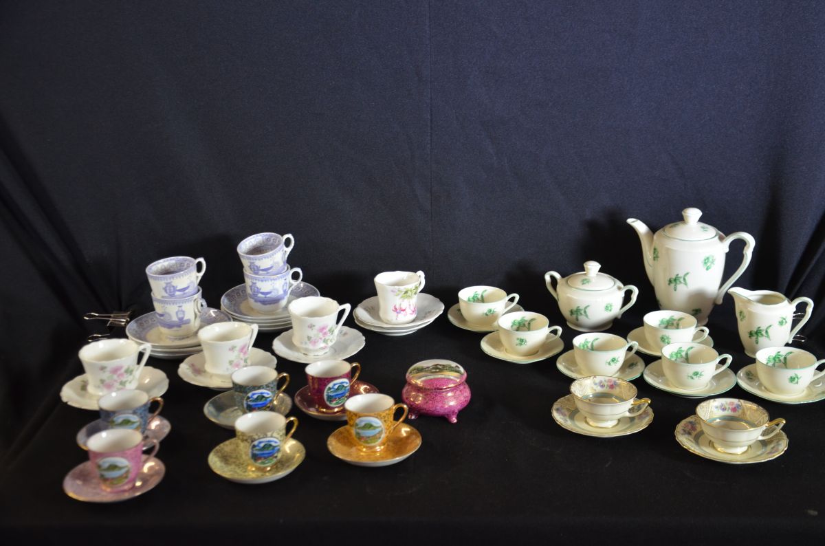  Large collection of porcelain  tea cups, collectioners cups with saucers, rest of a tea service,...