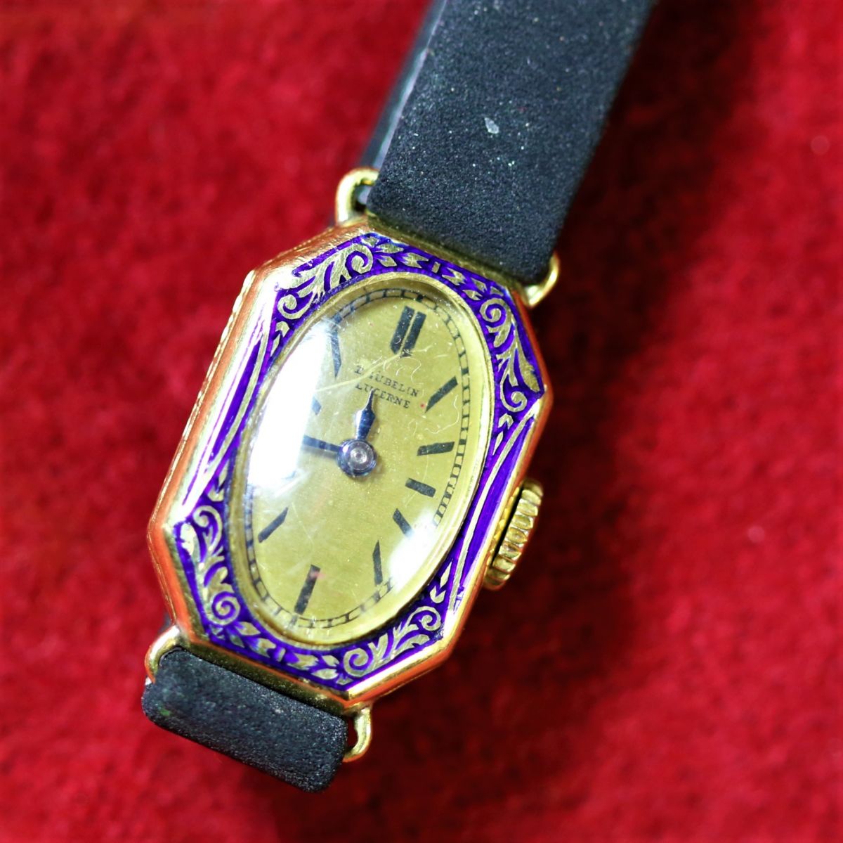 Women’s wristwatch Art Deco enameled.