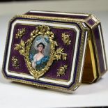 Magnifique boîte rectangulaire en argent guilloché vermeil et émail. Sur le dessus une miniature...