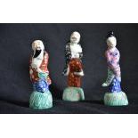  3 figurines chinoises en porcelaine, Dynastie Qing, 1644-1912, période MinGuo, peinture polychrome....