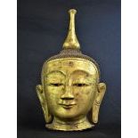 Tête de Bouddha Shan. Doré à la feuille d’or. Hauteur  50cm.