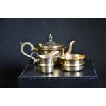 9c gold tea service, composed of teapot, sugar can and milk jug. Total weight 324 gr.