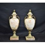  Paire de vases en marbre rosé avec montures en bronze à décor de feuillage. Napoléon III, env....