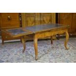 Walnut wood extendable table. Slate. 78x122cmx81 extended 226cm