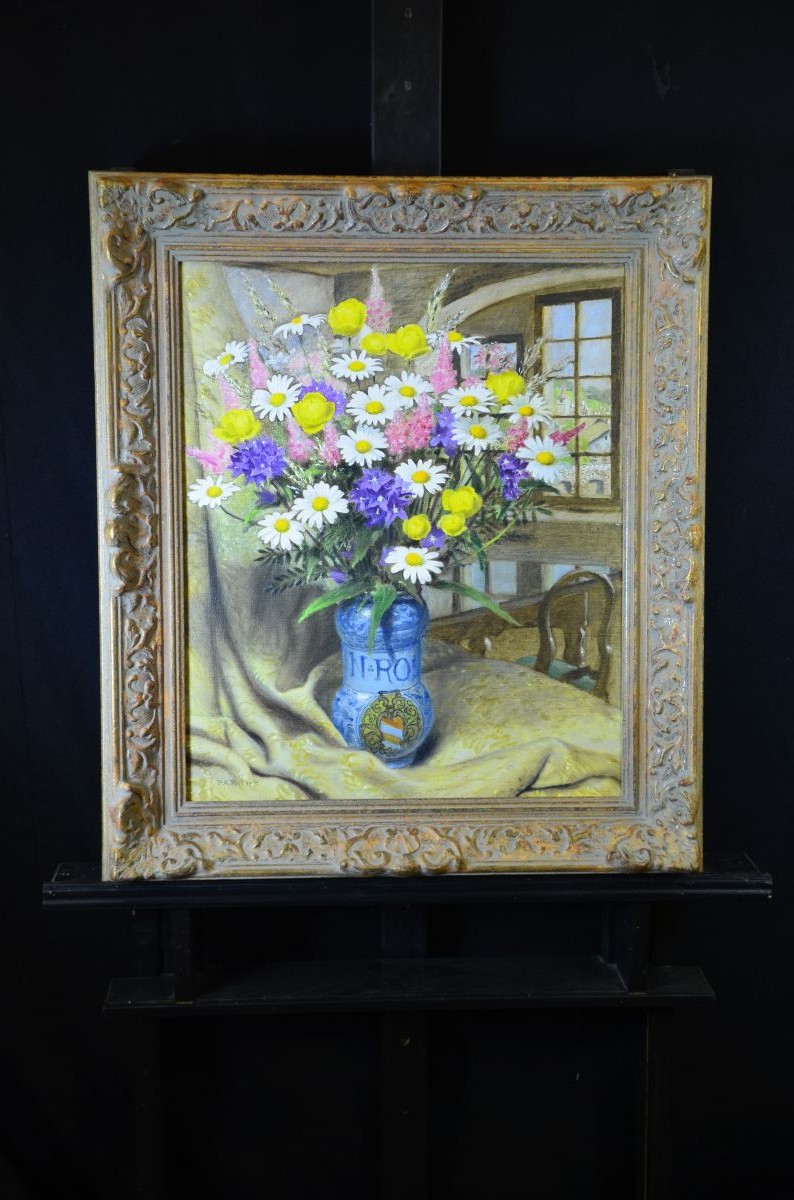 Oil on canvas Marguerite bouquet, signed P.A. Robert 1901 - 1977. 57 x 45cm.