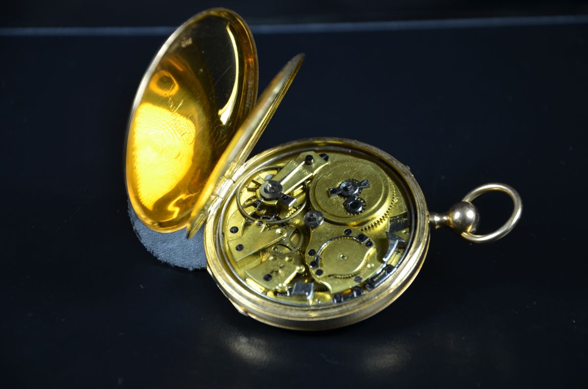  18 ct. gold pocket watch.  Signed Vaucher. Nr 13830. Quarter-hour repetition. Enameled clock face....