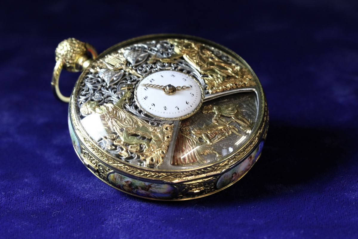  Fantastic pocket watch in gold and enamel. Quarter hour repetition with music. JACQUES MARS....