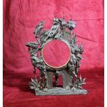  Sculpture en bronze à motif oriental, chameau portant petit singe avec une ouverture ronde pour y...