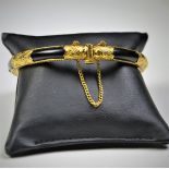 Joli bracelet en or et corail noir 19,8 g.