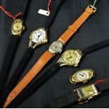 Lot with 6 Art Deco women’s wristwatches, with diamonds.